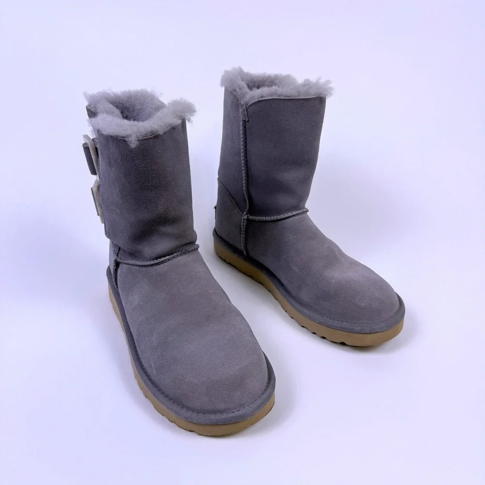 UGG Bailey Boots Womens Size 8 Gray Suede Shearling Fashion Buckle EUC